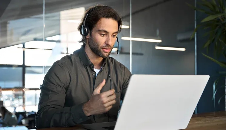 What is an Inbound Call Center? [2023]